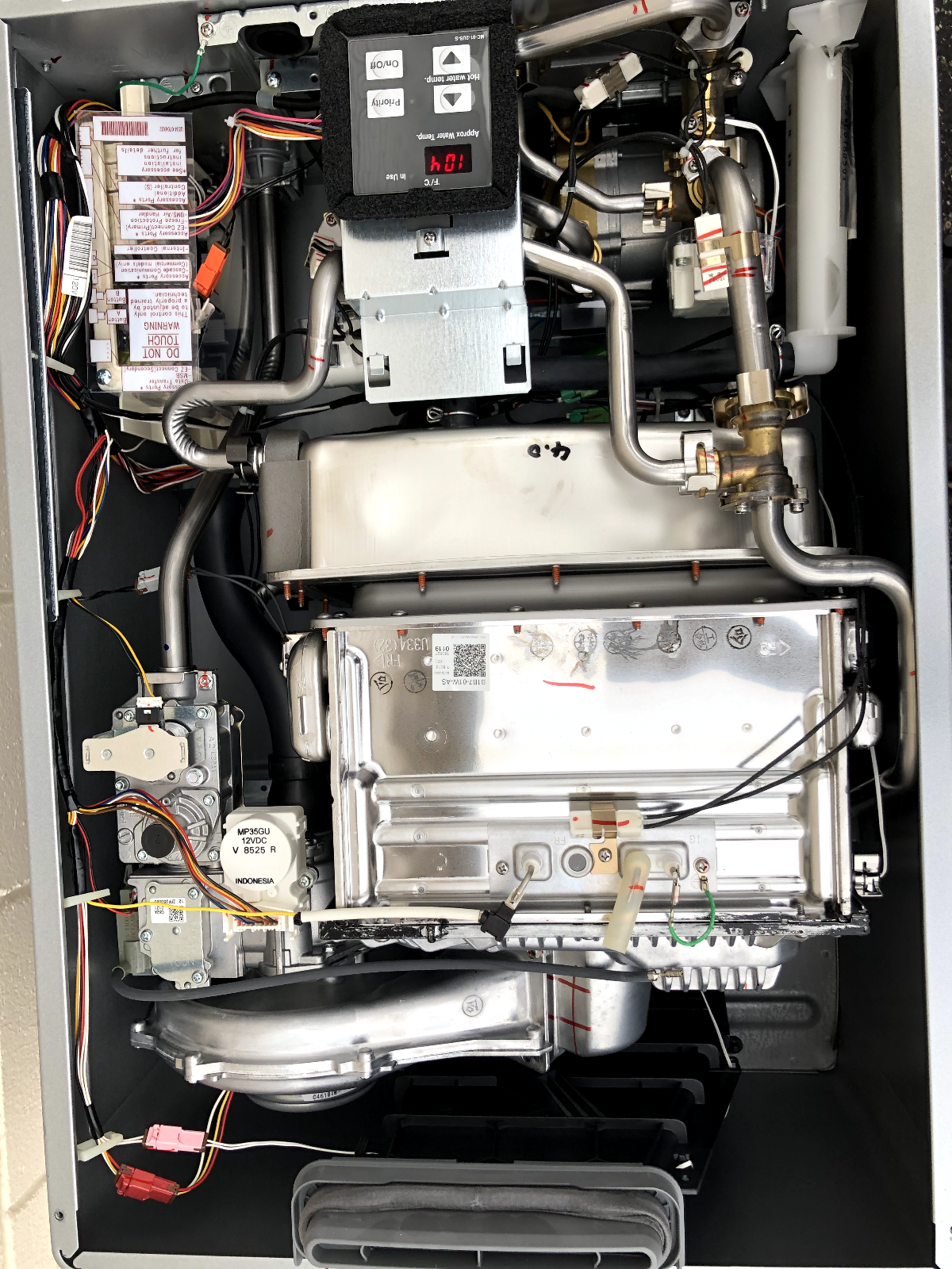 Rinnai RU199eP Water Heater WITH Dings, Power Tested