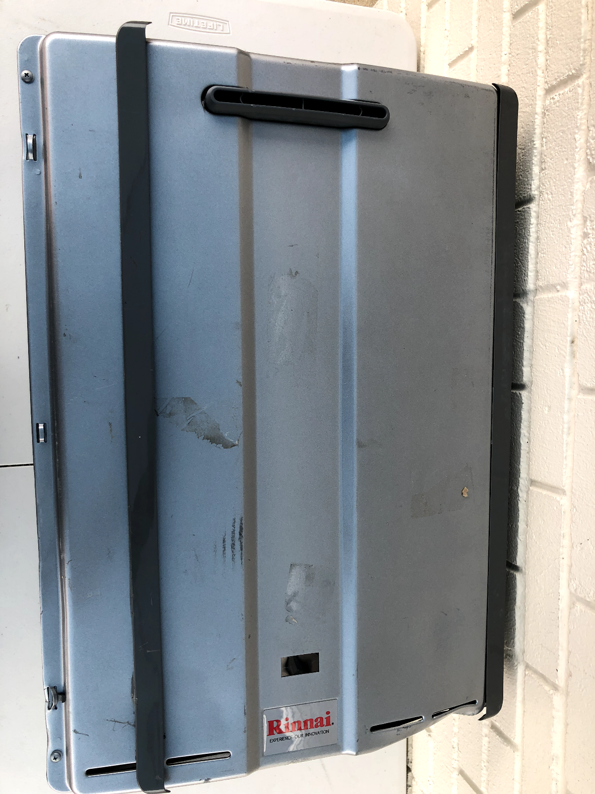 Rinnai RUR199EN Water Heater WITH Dings, Power Tested