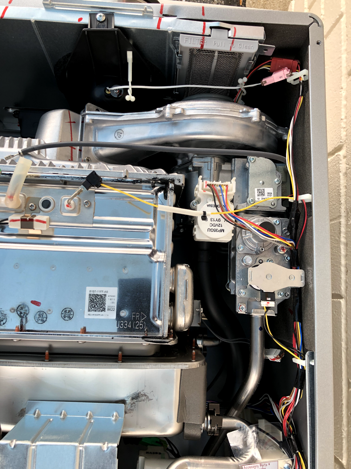 Rinnai RUR160iN Water Heater WITH Dings, Power Tested