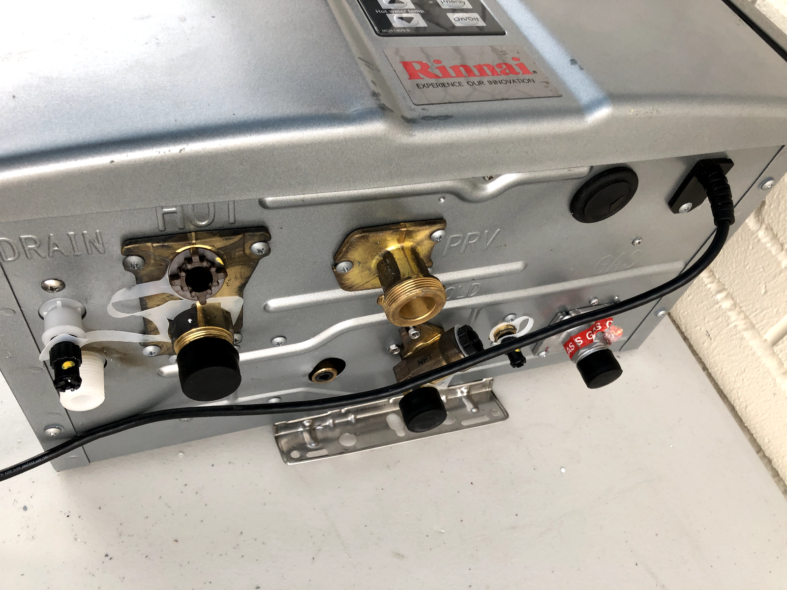 Rinnai RUR160iN Water Heater WITH Dings, Power Tested