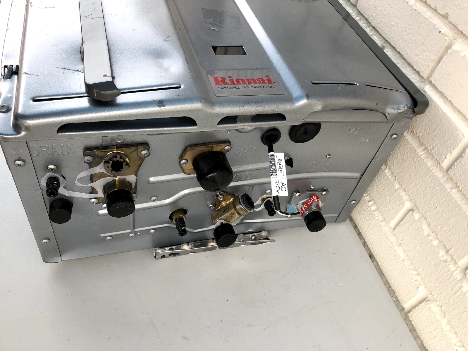 Rinnai RUR199EN Water Heater WITH Dings, Power Tested