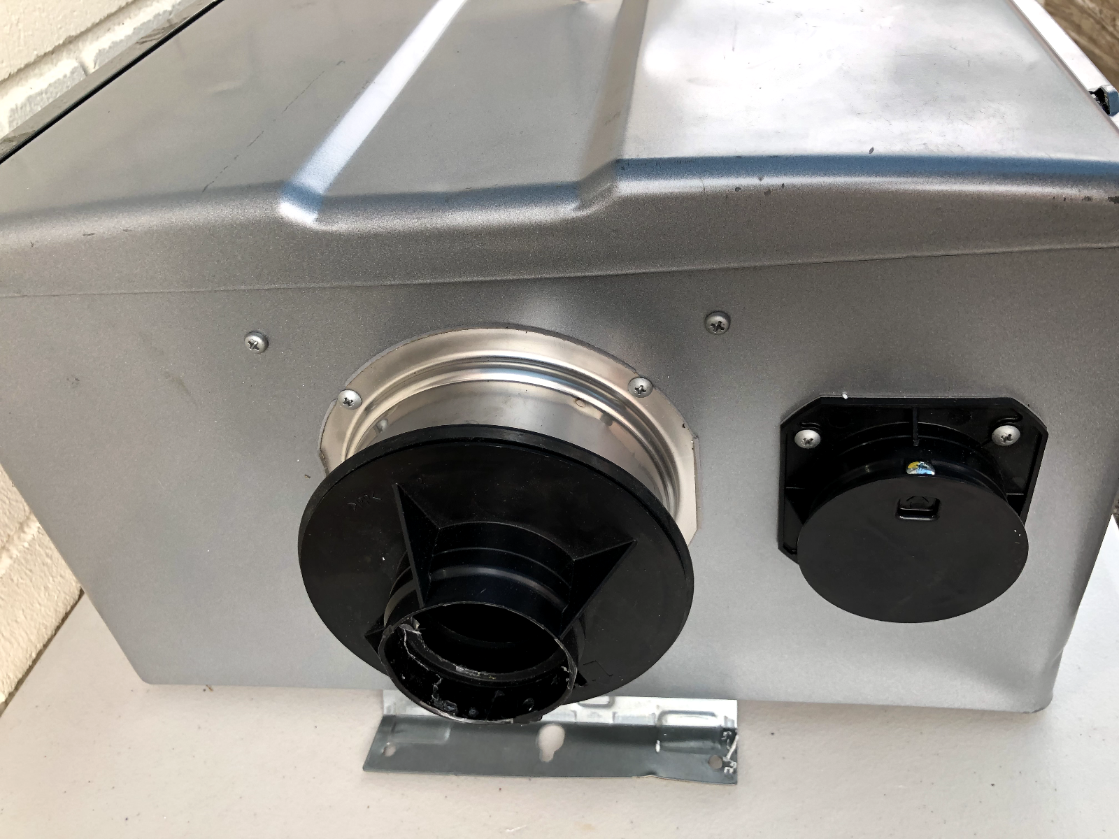 Rinnai RUR160iN Water Heater WITH Dings, Power Tested