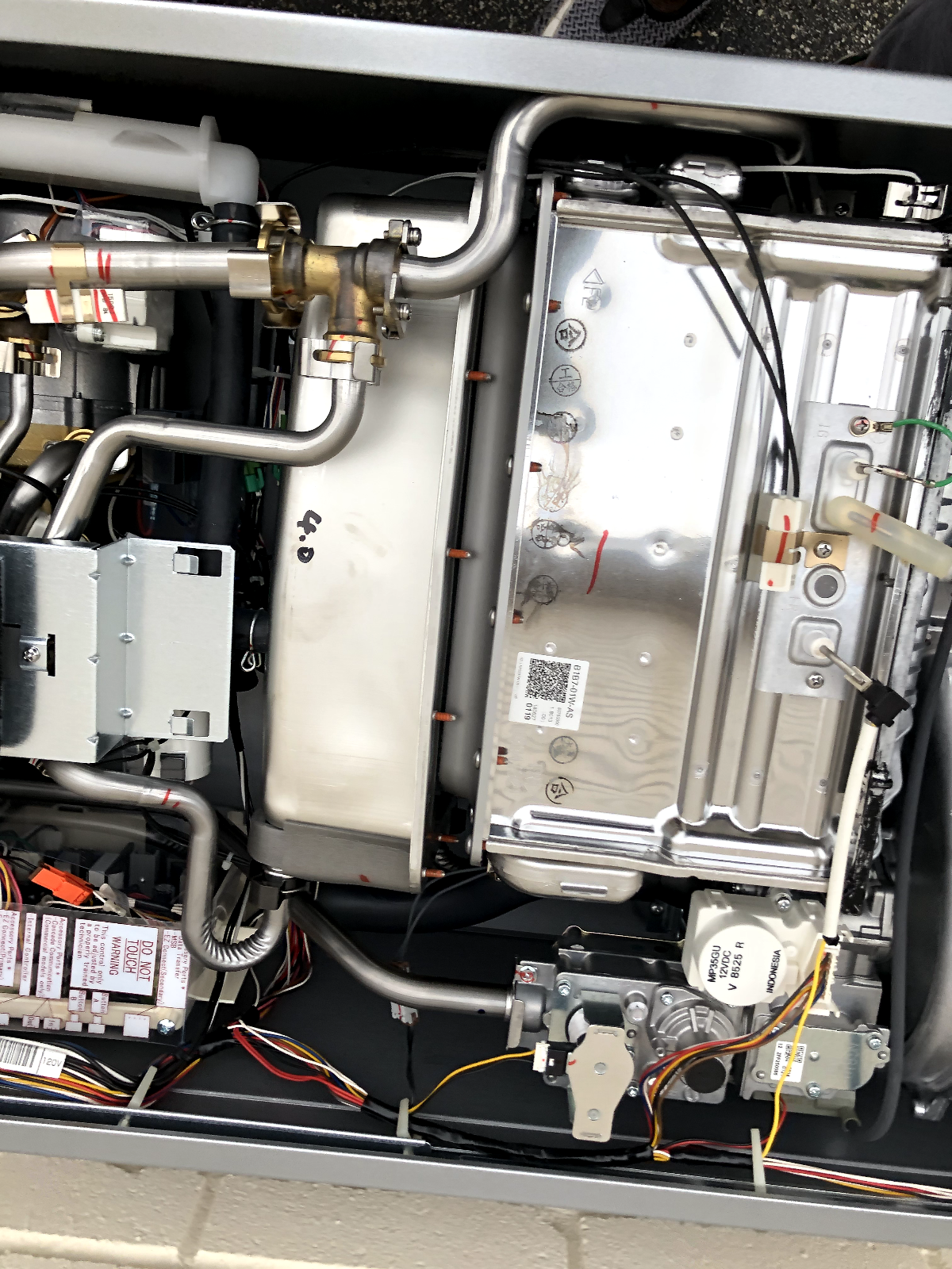 Rinnai RU199eP Water Heater WITH Dings, Power Tested